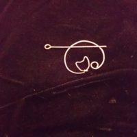 Curled Cat shawl pin